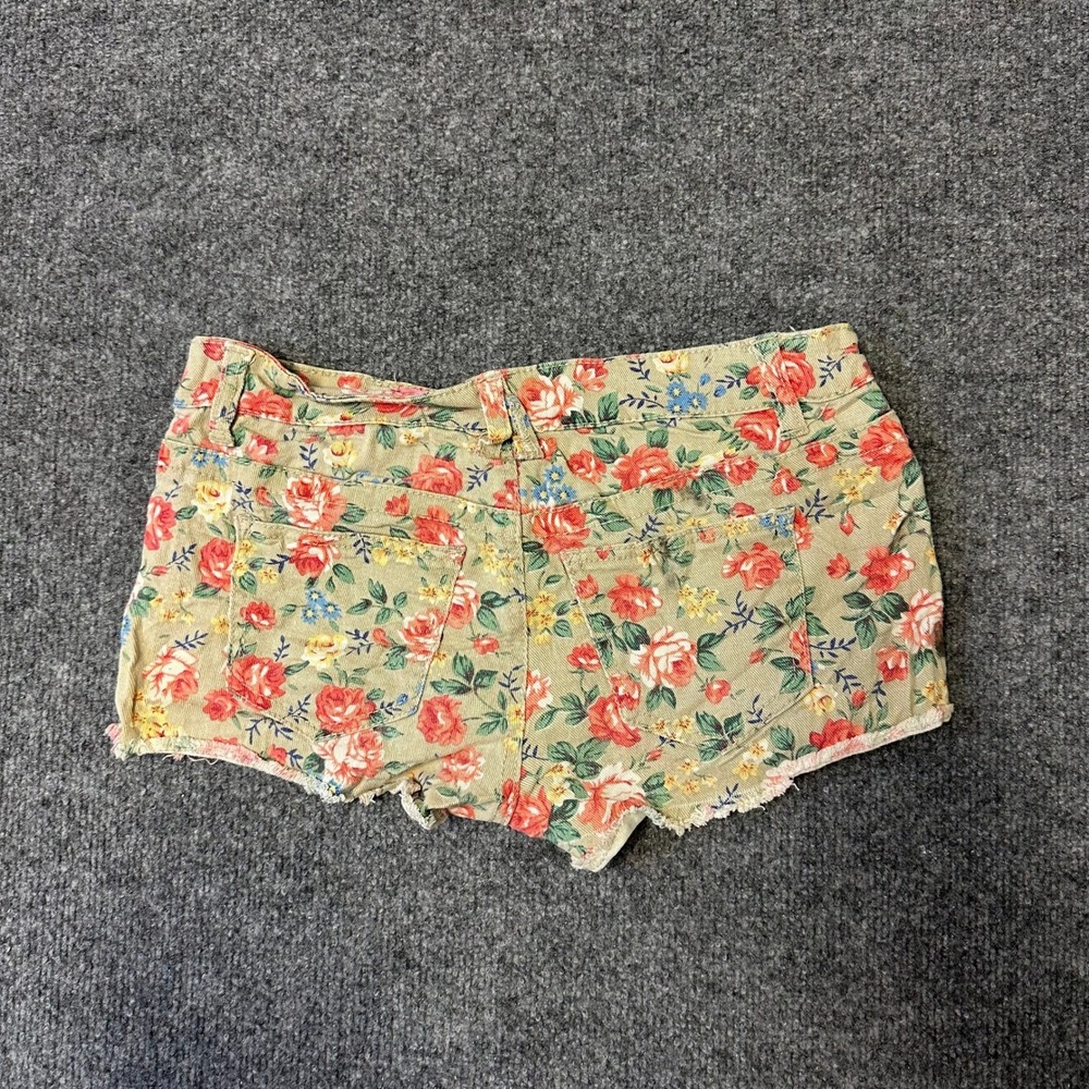 Tinseltown Shorts Womens Size 3 Tan Floral Rose Denim Raw Hem Boho Casual Stain